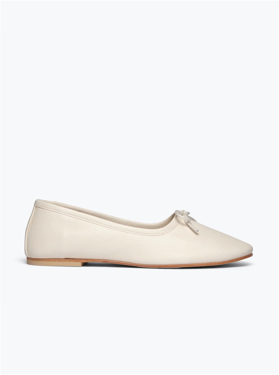 Roma Ballet Flat in Ivory – ELI
