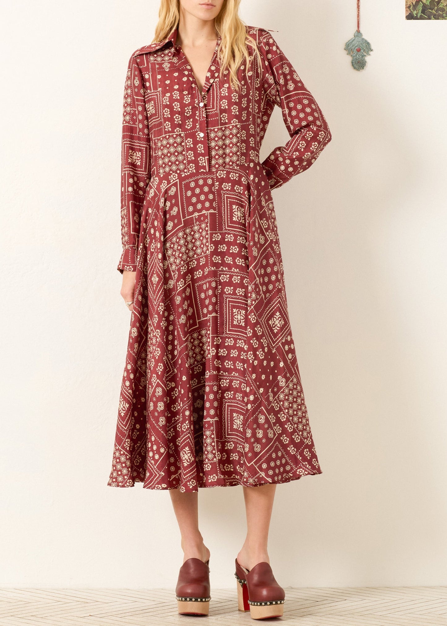 Person wearing Alix of Bohemia FW25-AEL109-DAelinSaddlePanelSilkDress1111