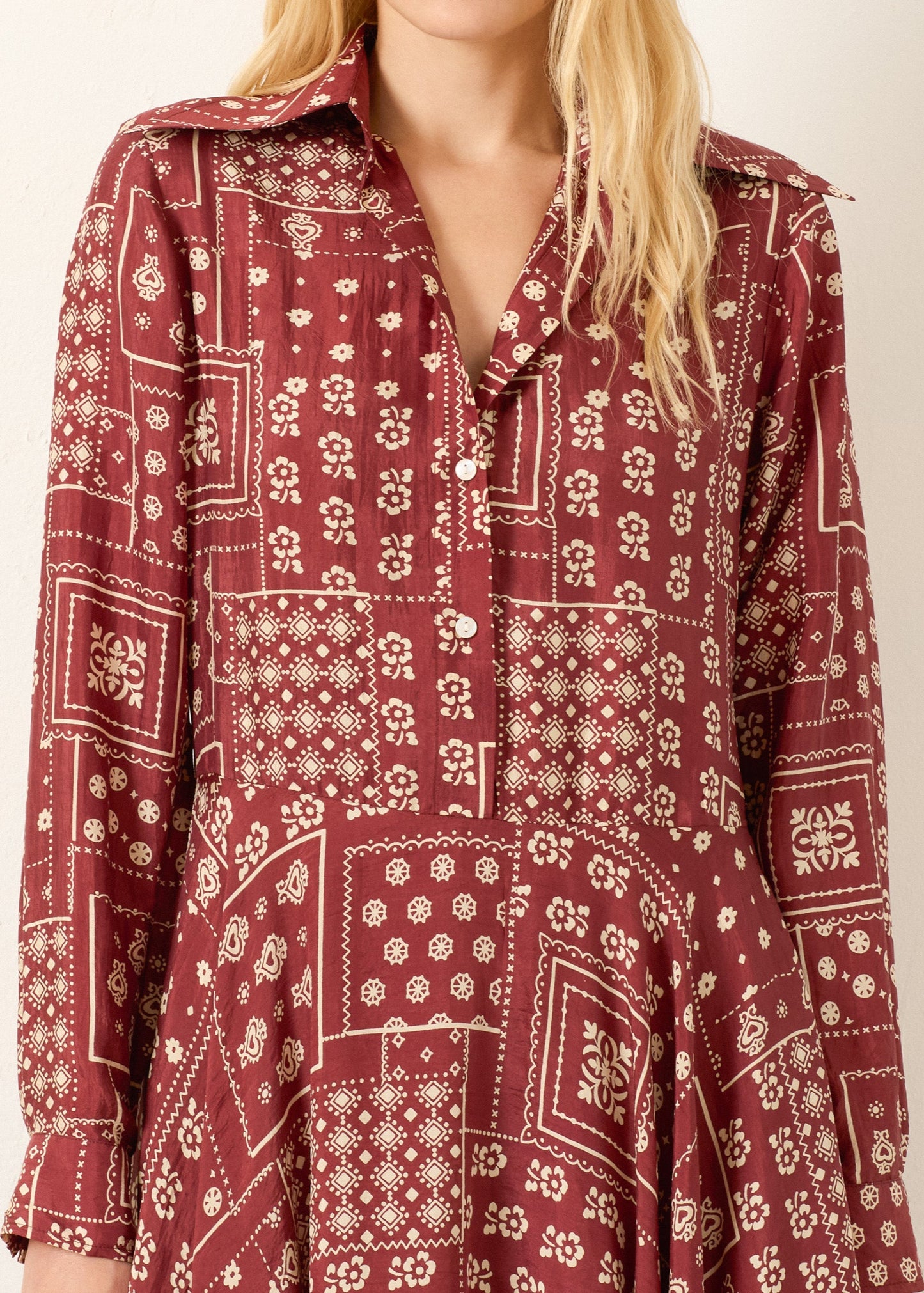 Person wearing Alix of Bohemia FW25-AEL109-DAelinSaddlePanelSilkDress1111