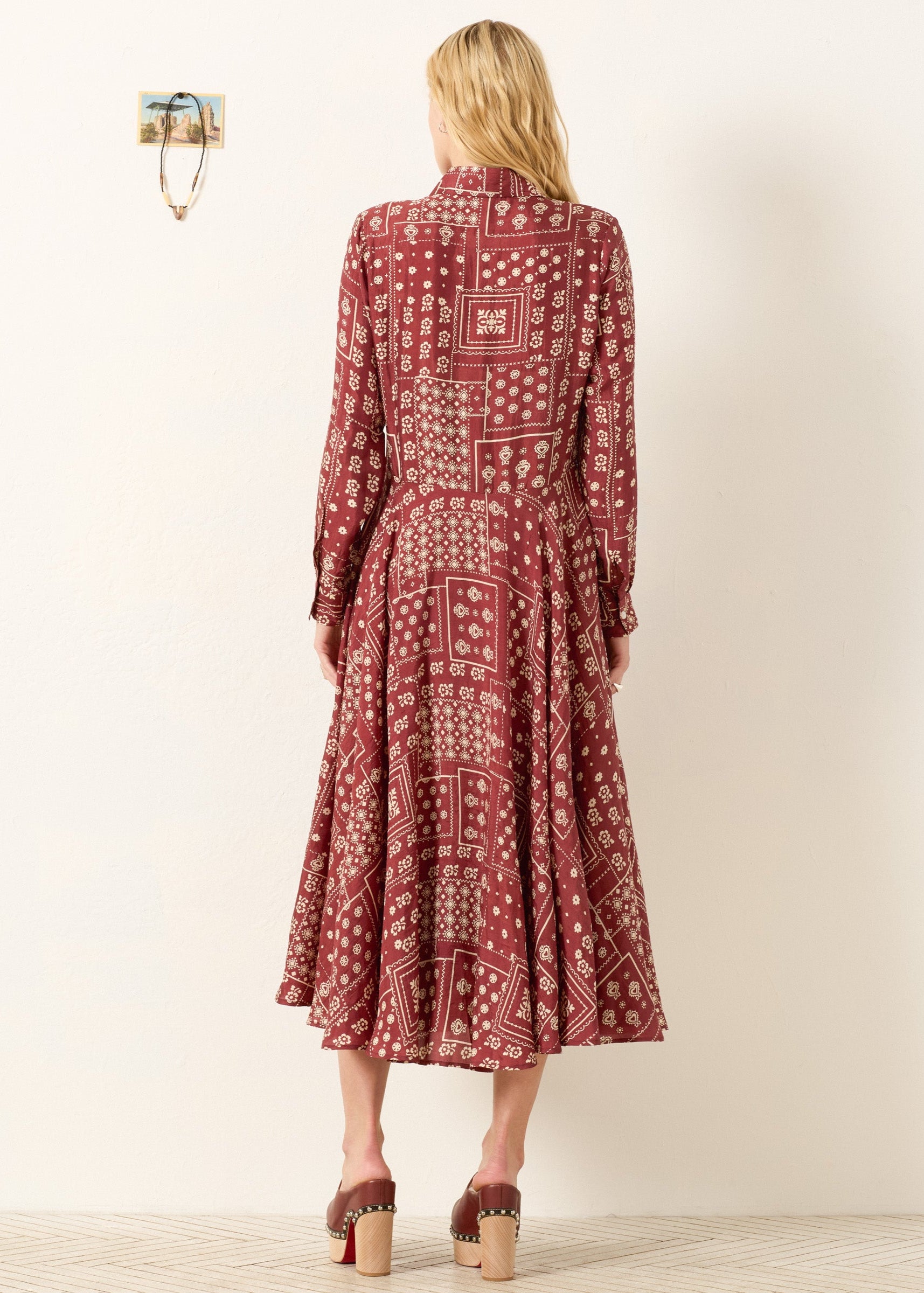 Person wearing Alix of Bohemia FW25-AEL109-DAelinSaddlePanelSilkDress1111