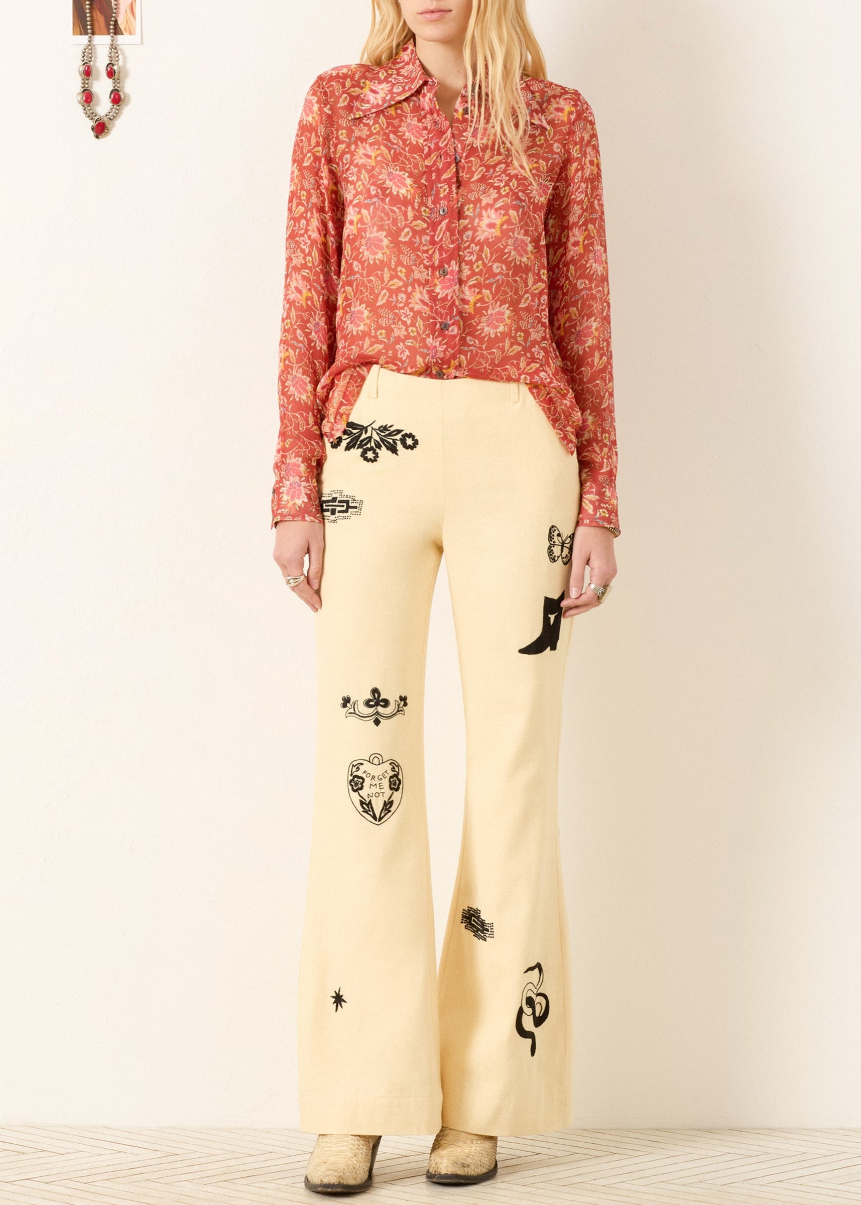 Person wearing Alix of Bohemia FW25-DOL013-SDollySunsetEmberShirt0467