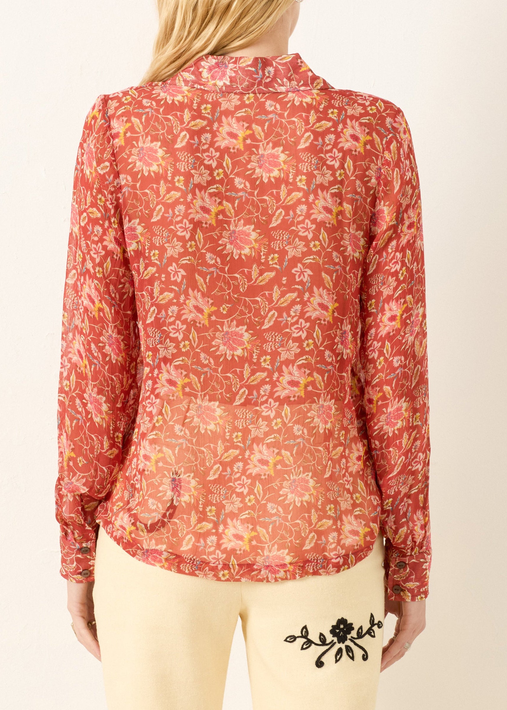 Person wearing Alix of Bohemia FW25-DOL013-SDollySunsetEmberShirt0467