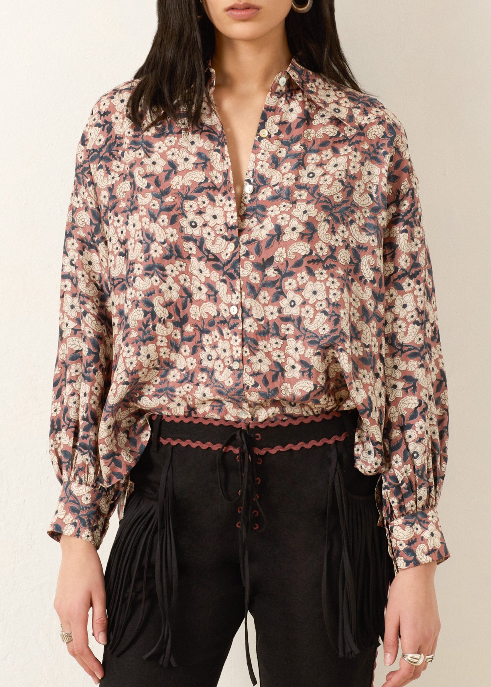 Person wearing Alix of Bohemia FW25-EME080-SEmerySepiaFloralShirt_1490