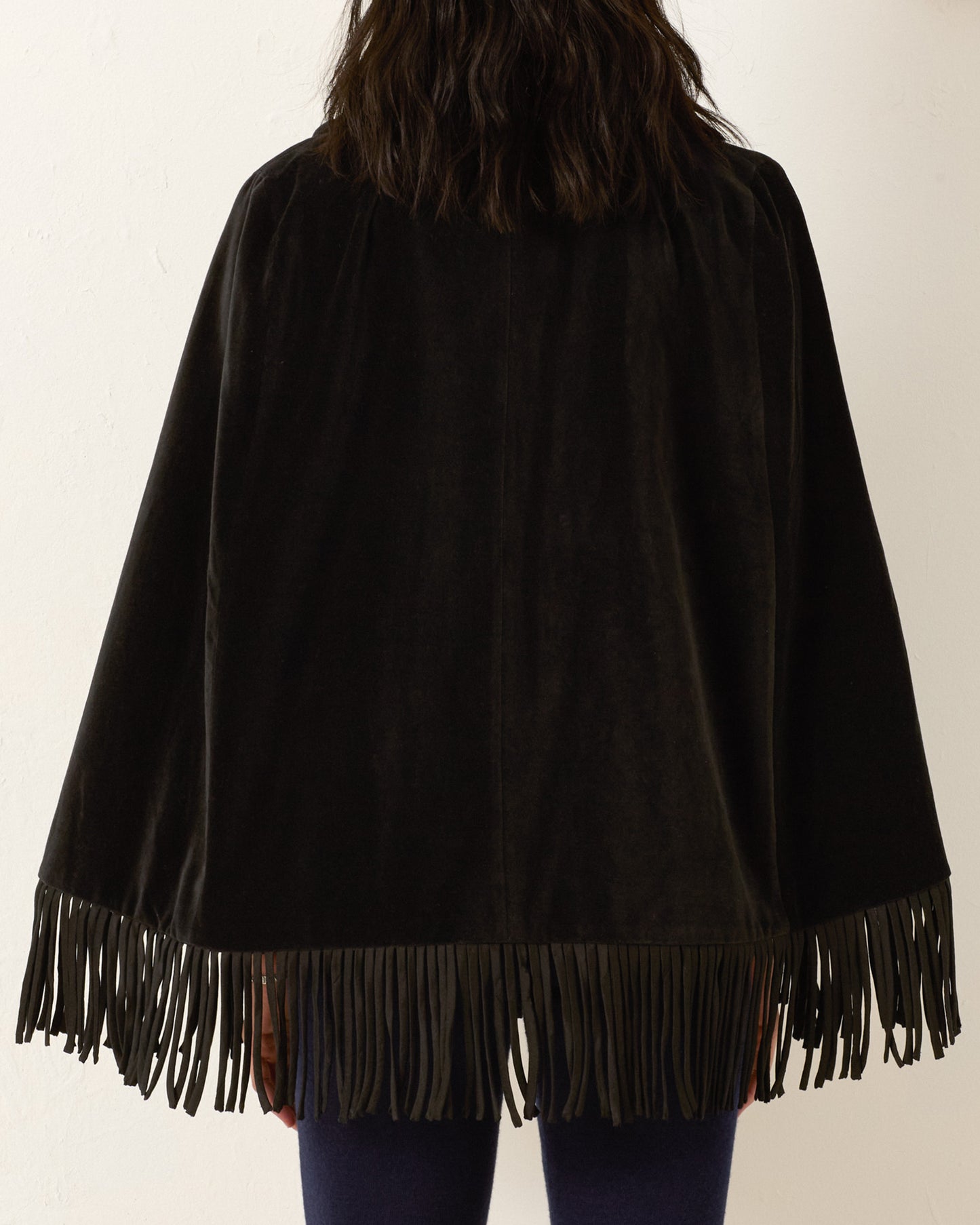Person wearing Alix of Bohemia FW25-KEN147-JKensingtonOnyxFringeCape0786
