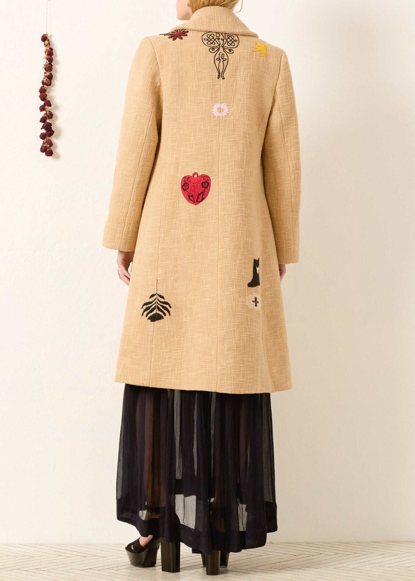 Person wearing Alix of Bohemia FW25-PET123-JPetuniaDesertTattooCoat_2482