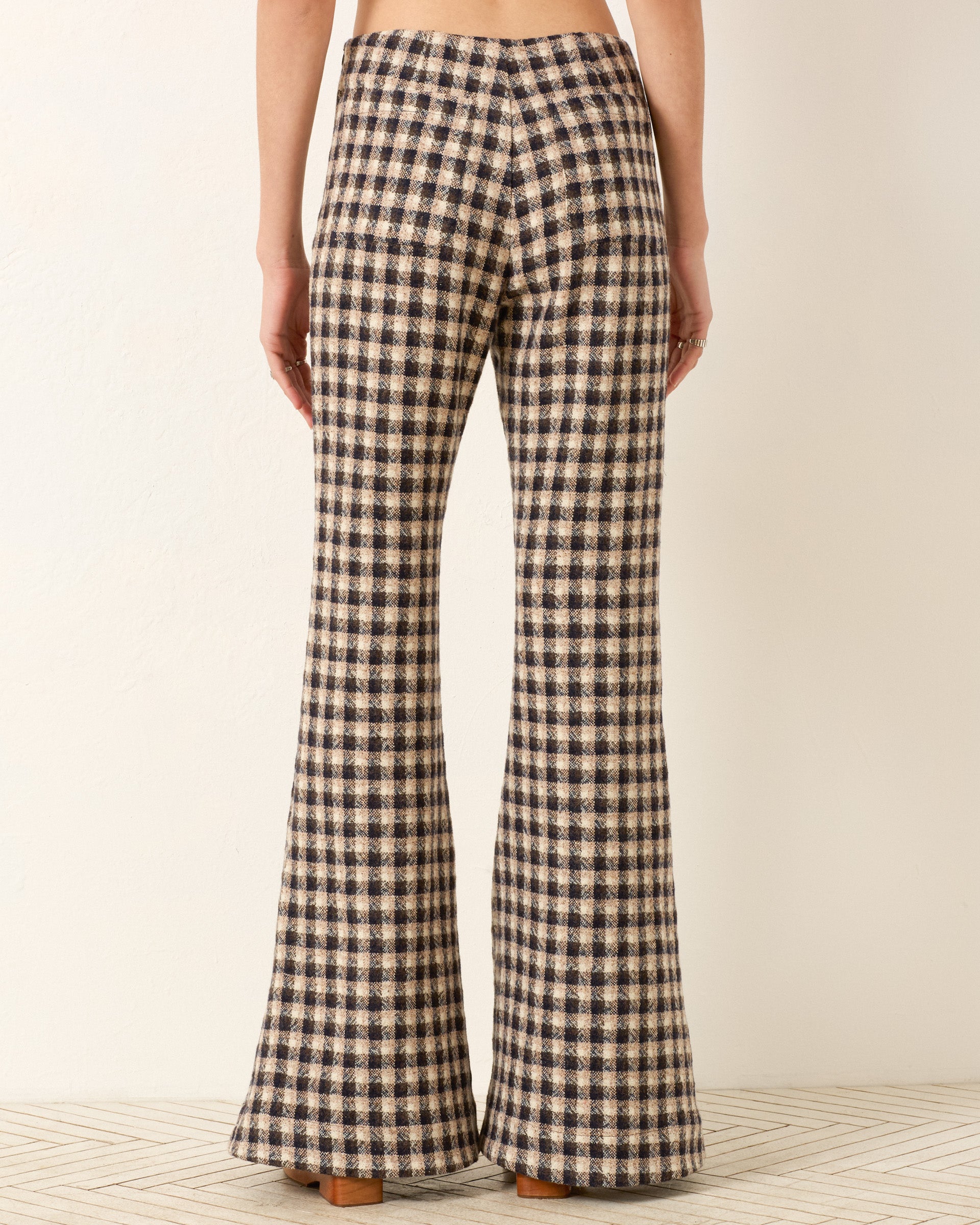 Person wearing Alix of Bohemia FW25 FarahTrailDustPants