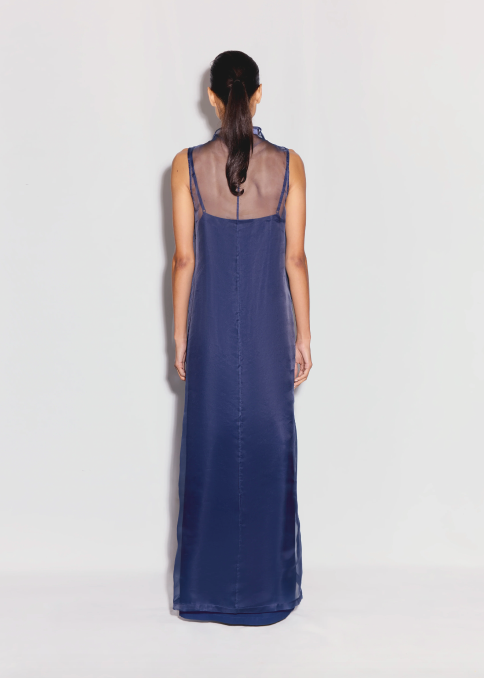 Person wearing Anim womens Zarae Sleeveless Organza Maxi Dress navy