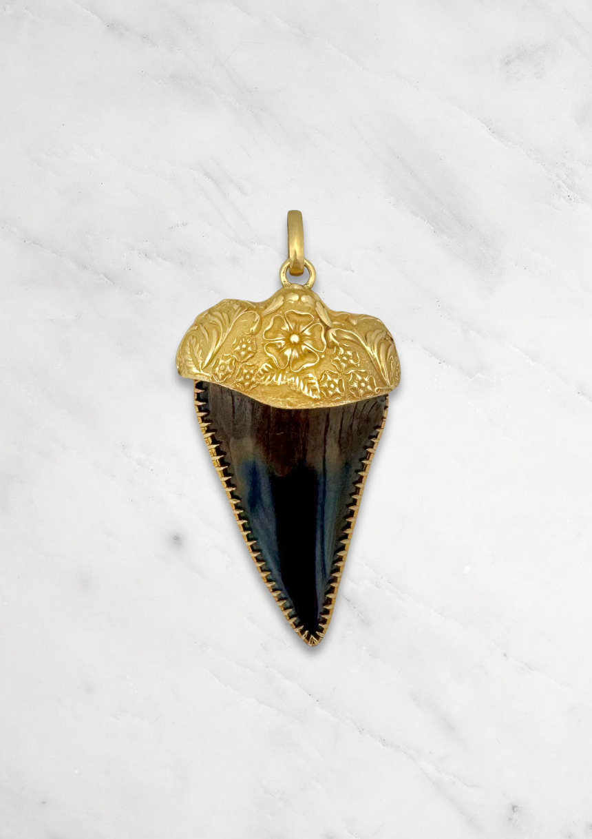  Circa 1700 fine jewelry 18k yellow gold Love Token Fossilized Shark Tooth Talisman Pendant