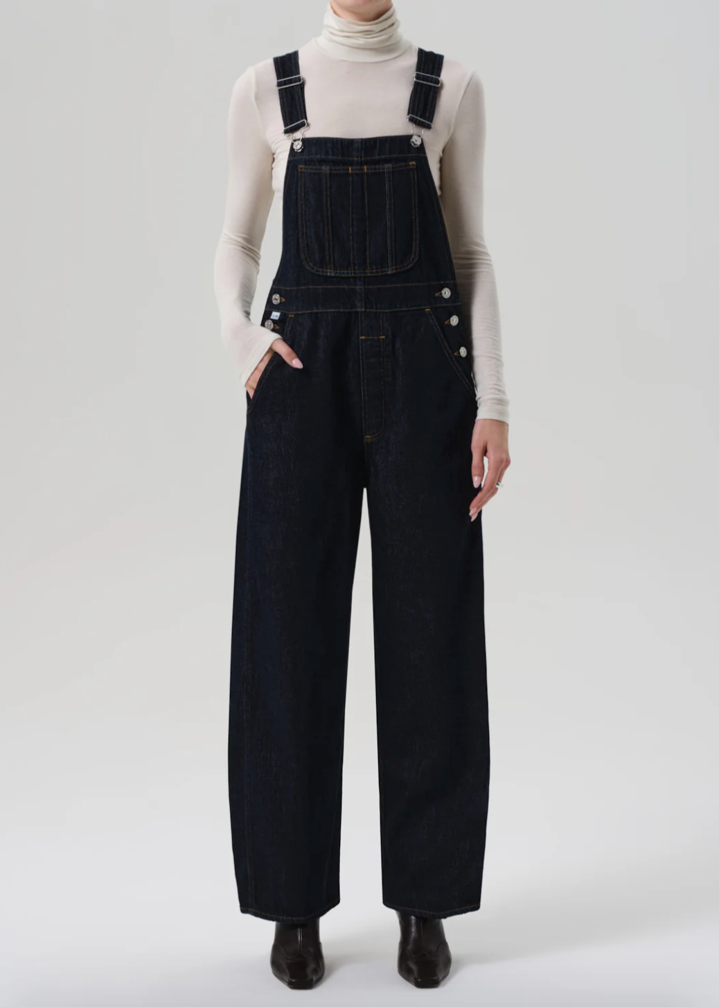 Person wearing Citizens of Humanity Womens Freya Overall in Juno