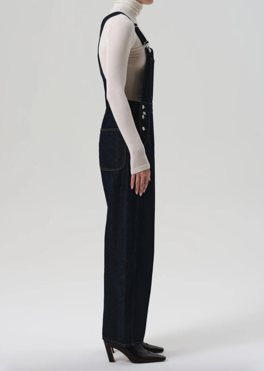 Person wearing Citizens of Humanity Womens Freya Overall in Juno