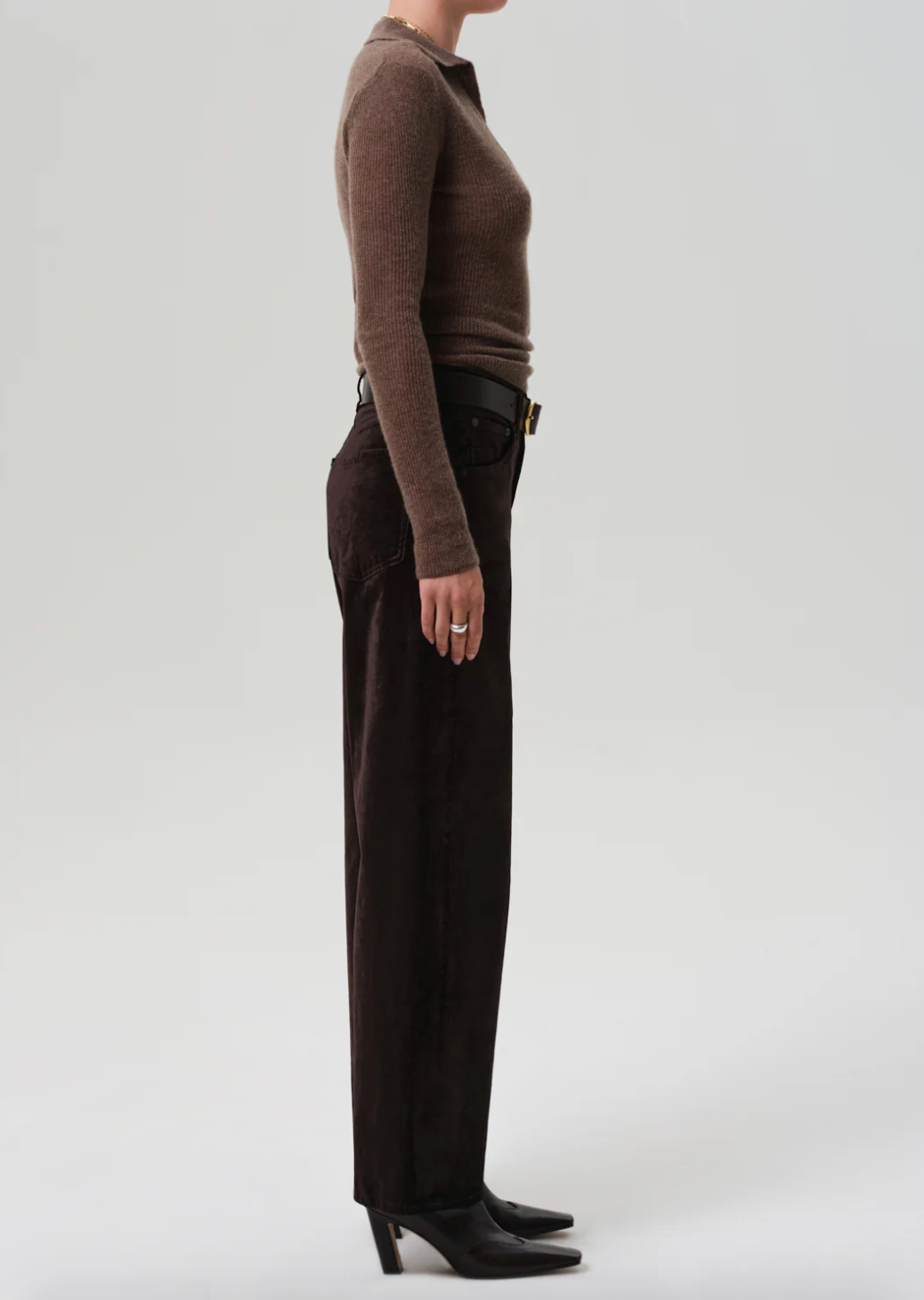 Person wearing Citizens of Humanity womens Ayla Baggy Velvet in Espresso