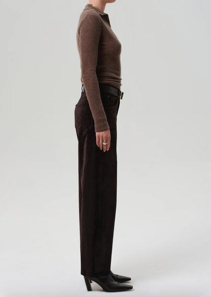 Person wearing Citizens of Humanity womens Ayla Baggy Velvet in Espresso