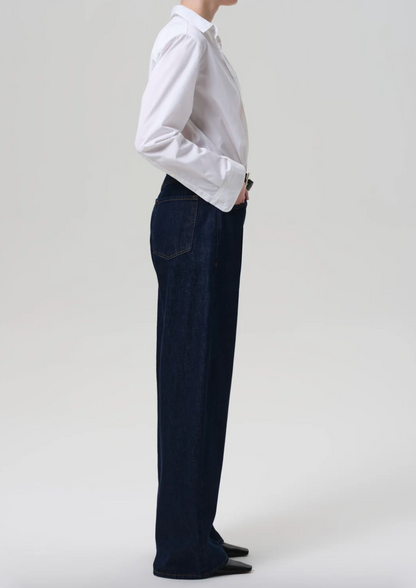 Person wearing Citizens of Humanity womens Ayla Baggy in Amherst