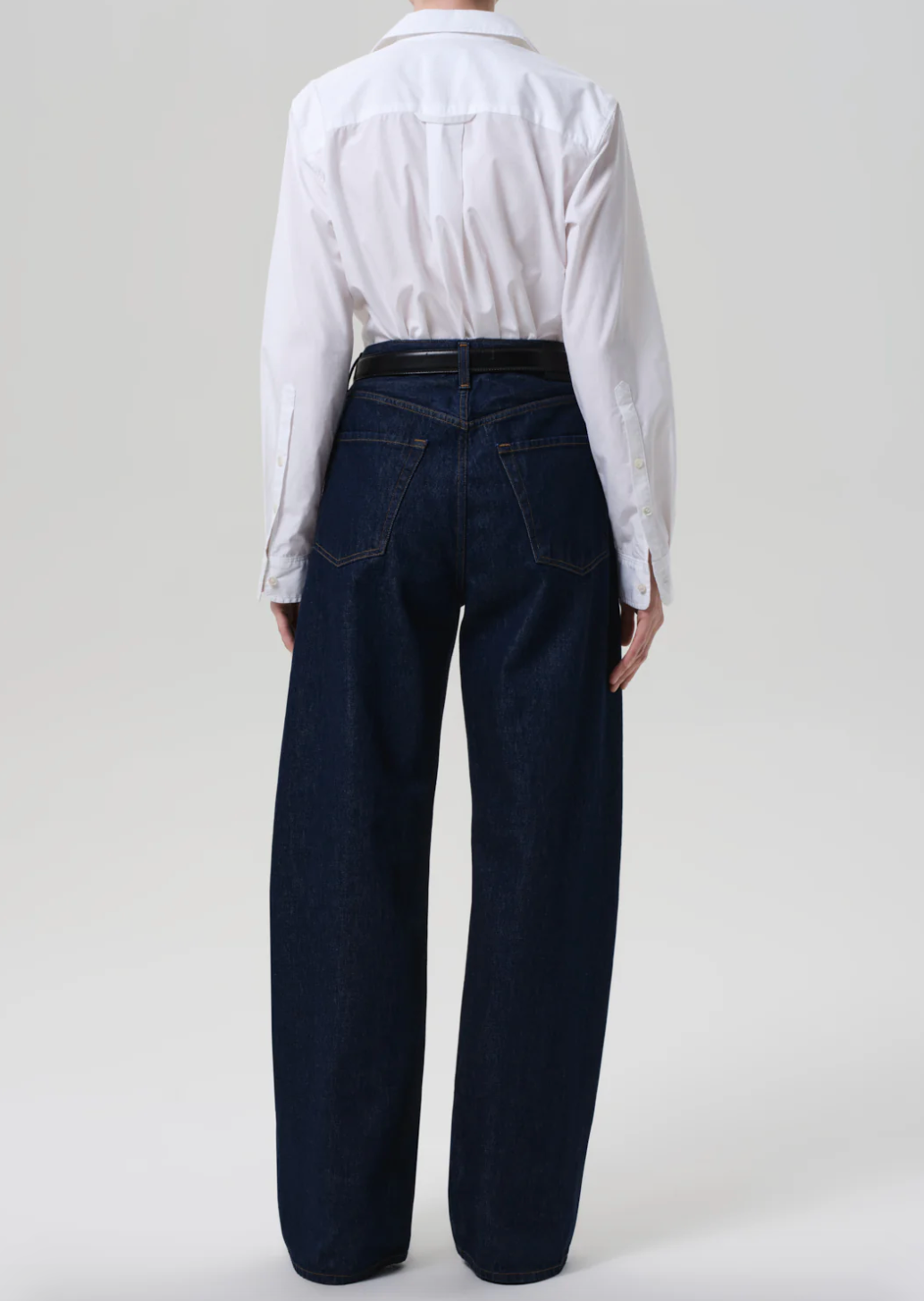 Person wearing Citizens of Humanity womens Ayla Baggy in Amherst