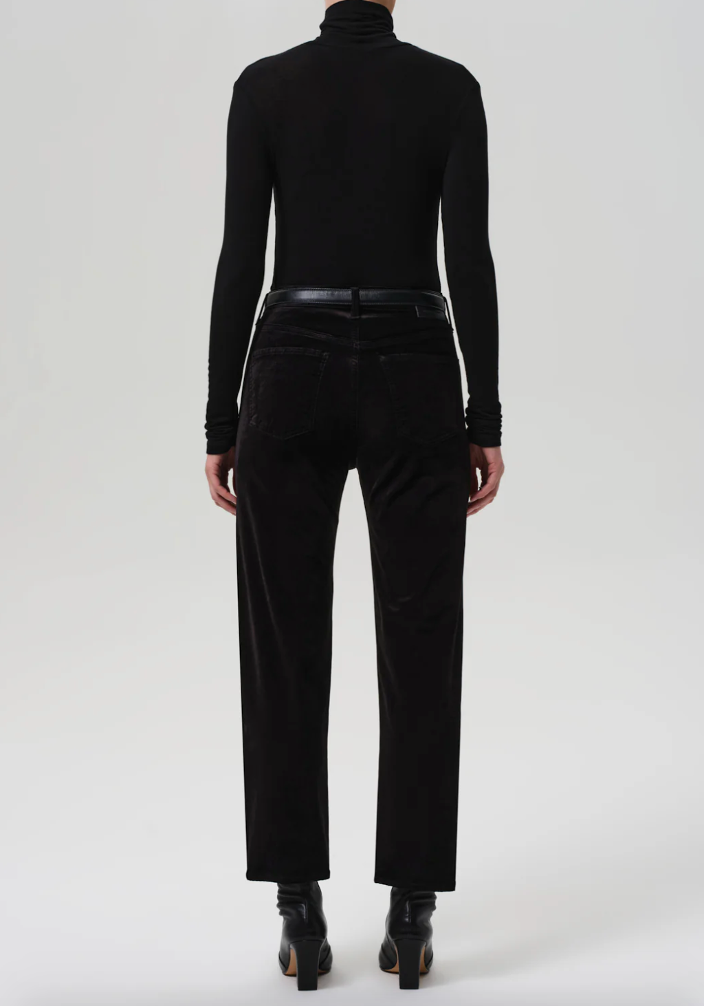 Person wearing Citizens of Humanity womens Delfina Straight Velvet In Black