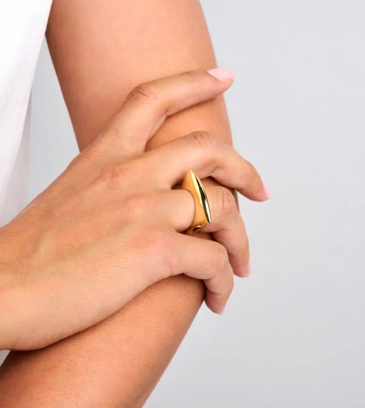 Person wearing Dries Criel 18k Yellow Gold Lotus Ring