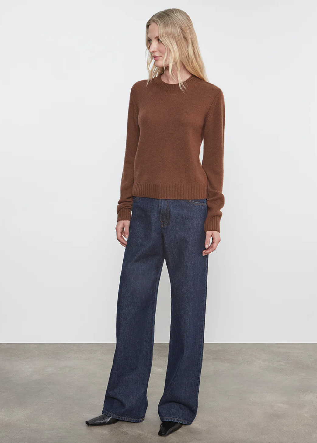 Person wearing Enza Costa womens Cashmere Easy Long Sleeve Crew in Nutmeg