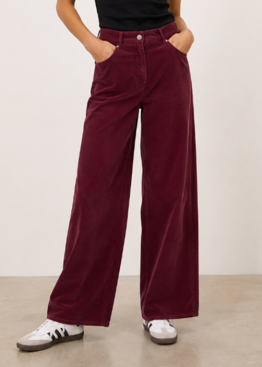 person wearing Forte forte 5–Pocket Trousers in Flocked Cotton bordeaux