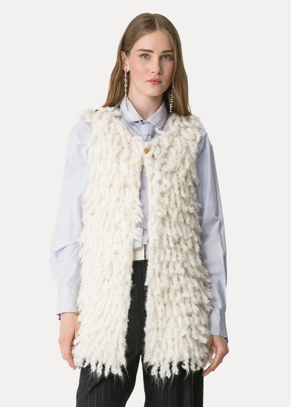 Person wearing Forte forte Bouclé Vest white