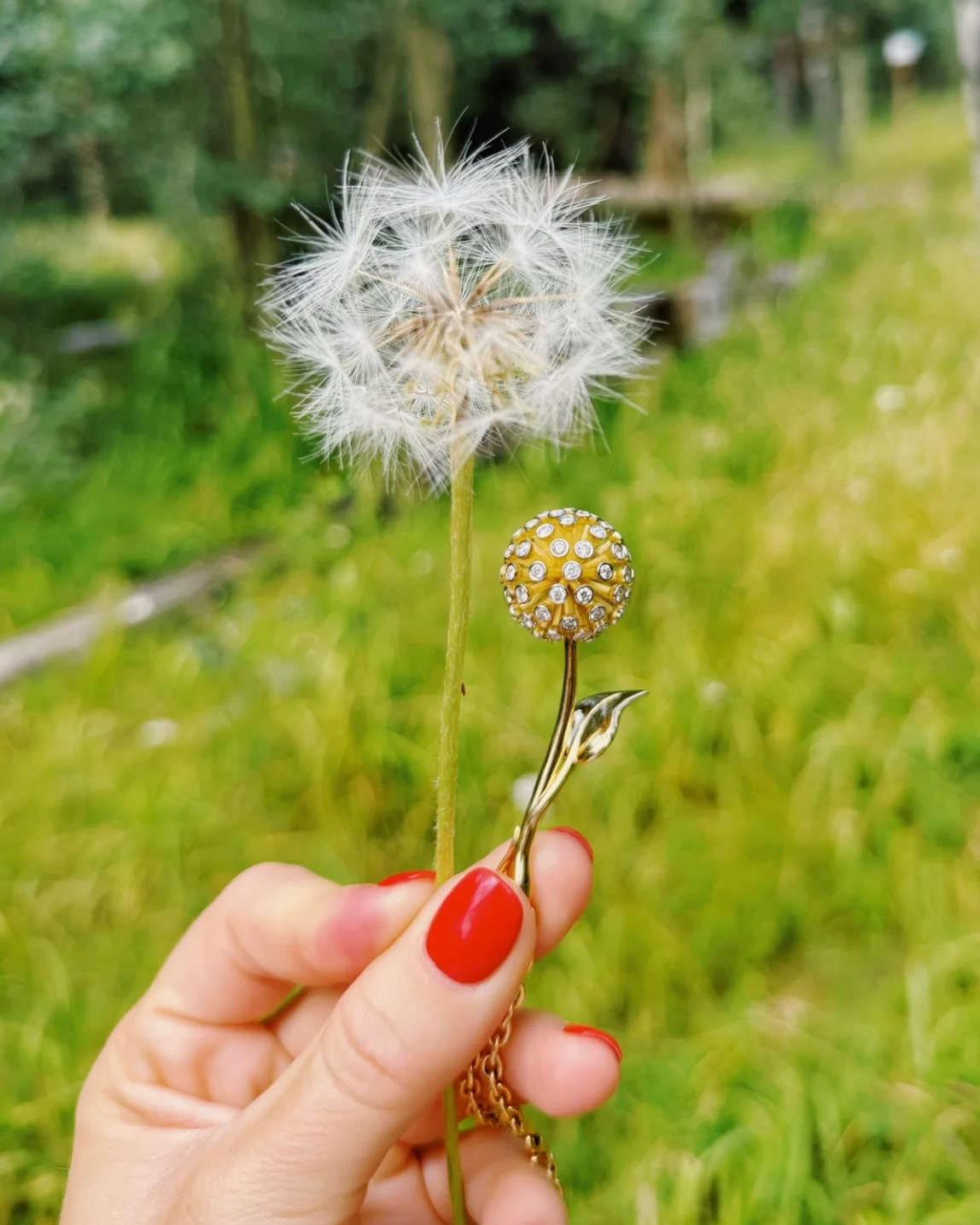 Grace Winfrey fine jewelry 18k yellow gold diamond Dandelion Pendant Necklace