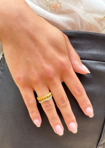 person wearing cathy waterman fine jewelry 22k yellow gold platinum diamond Branch & Scallop Band Single Row Laurel Band