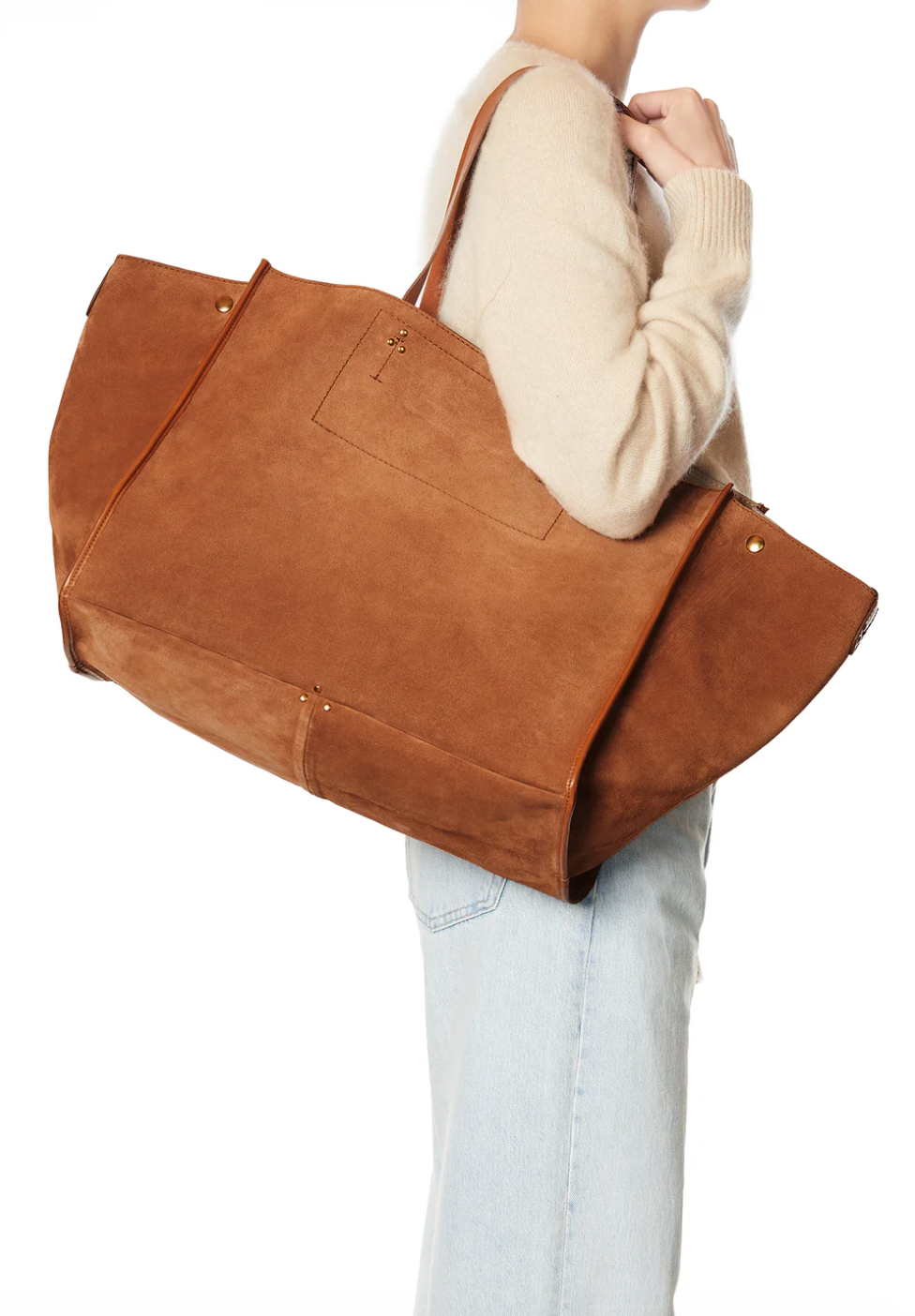 Person carrying Jerome Dreyfuss Léon L Split Suede Tote in Caramel