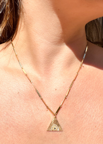 Person wearing Julez Bryant fine jewelry 14k yellow gold Doey Flat Link Bar Chain