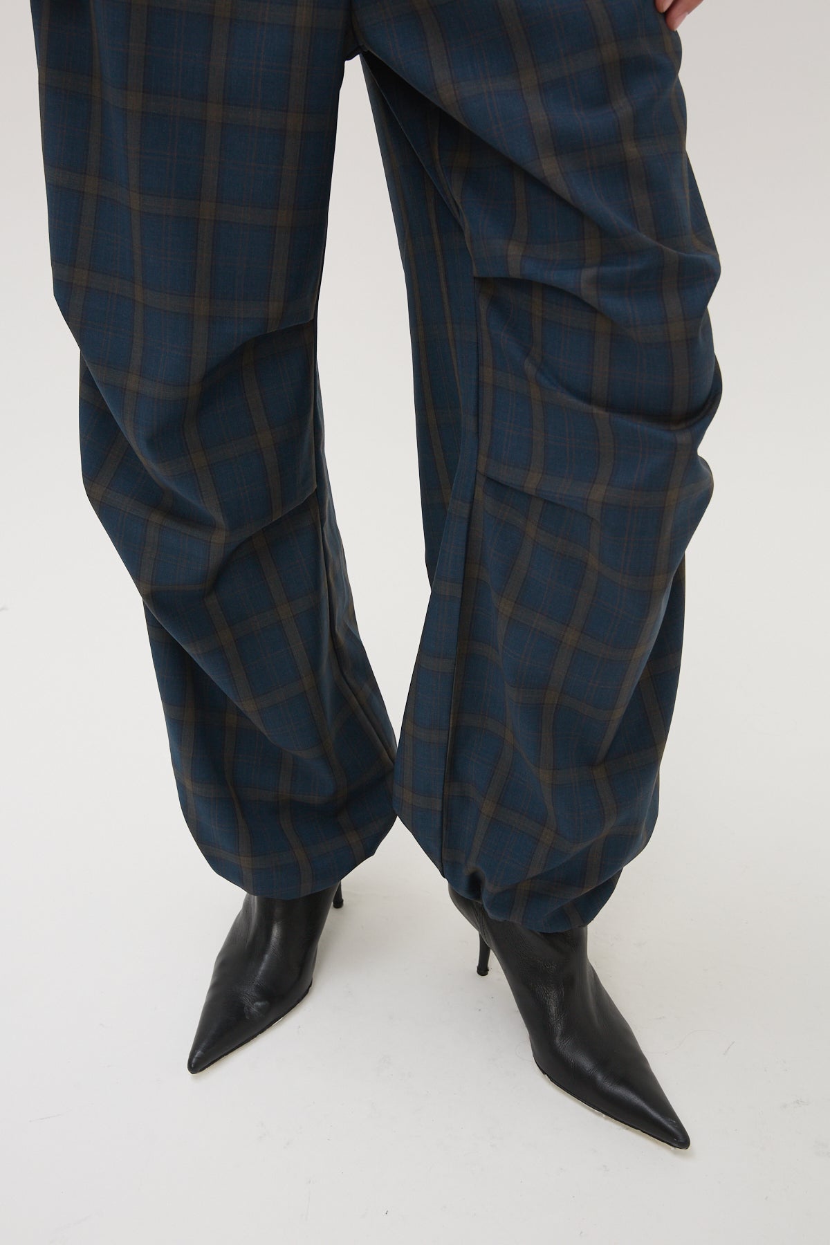 Person wearing Maria Cher Keith Etna Pants Green