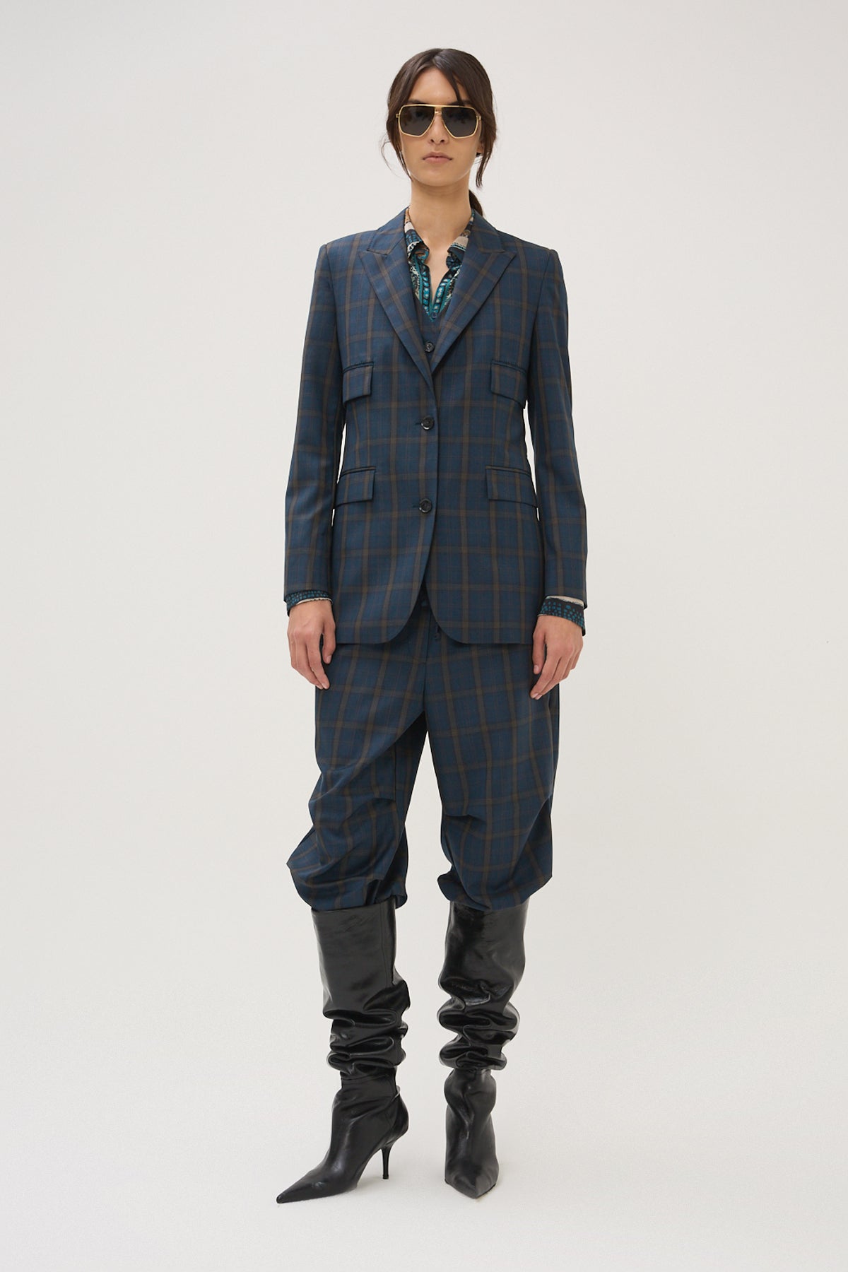 Person wearing Maria Cher Keith Etna Pants Green and Rafaella Blazer