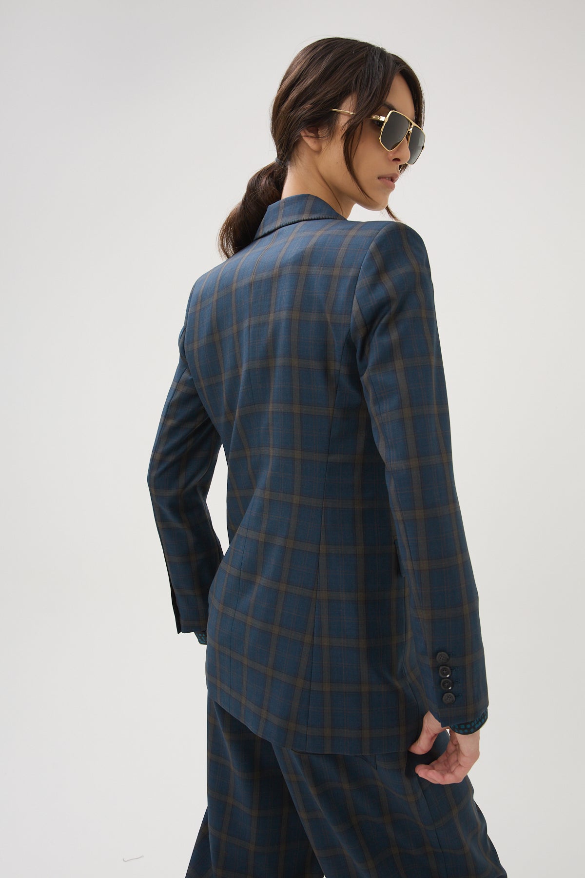 Person wearing Maria Cher Keith Rafaella Blazer Green