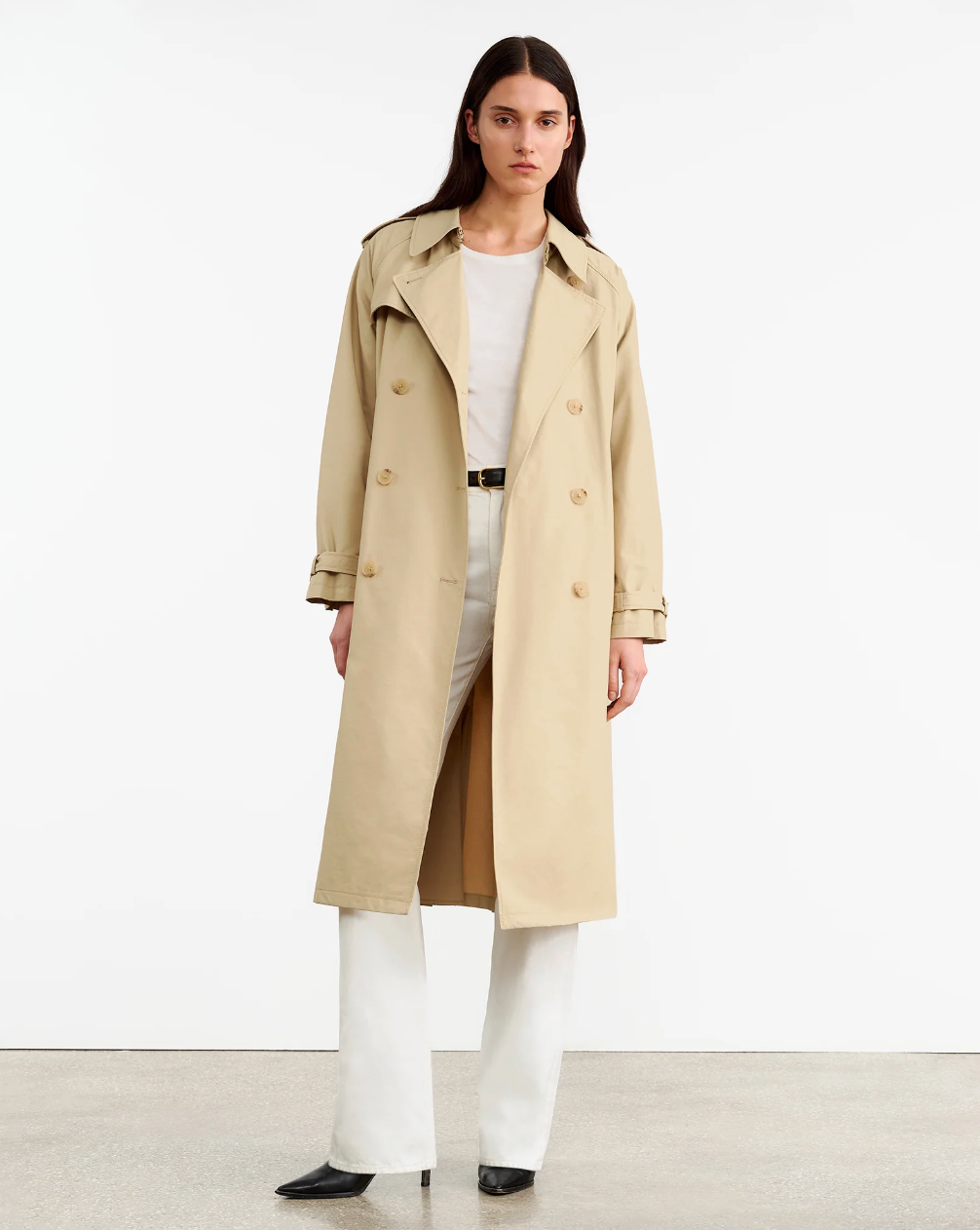 Person wearing Nili Lotan Cotton Nylon Tanner Trench Coat in Khaki