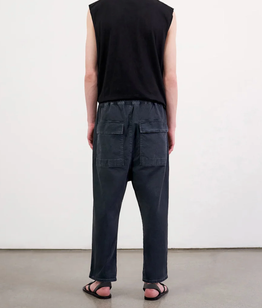 Person wearing Nili Lotan Mens Walker Pant in Midnight