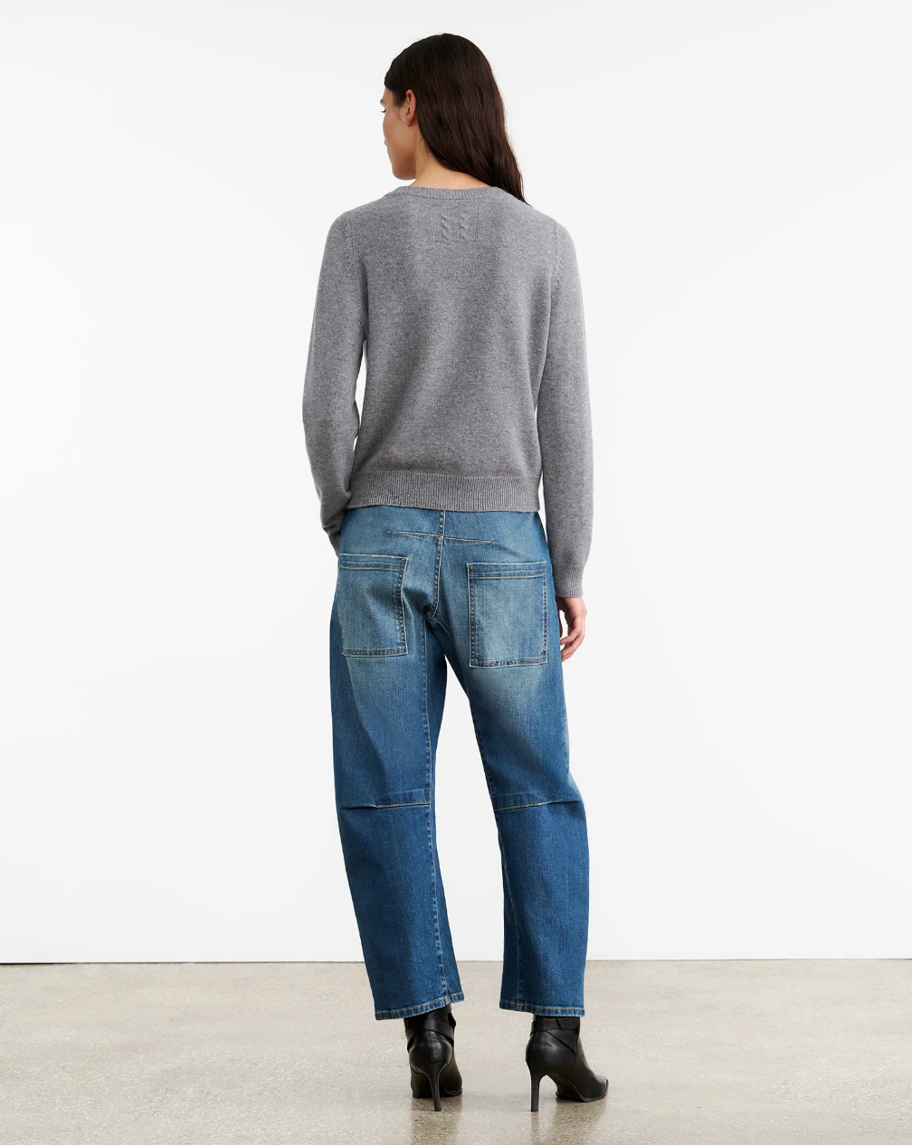 Person wearing Nora Cashmere Sweater in Medium Grey Melange