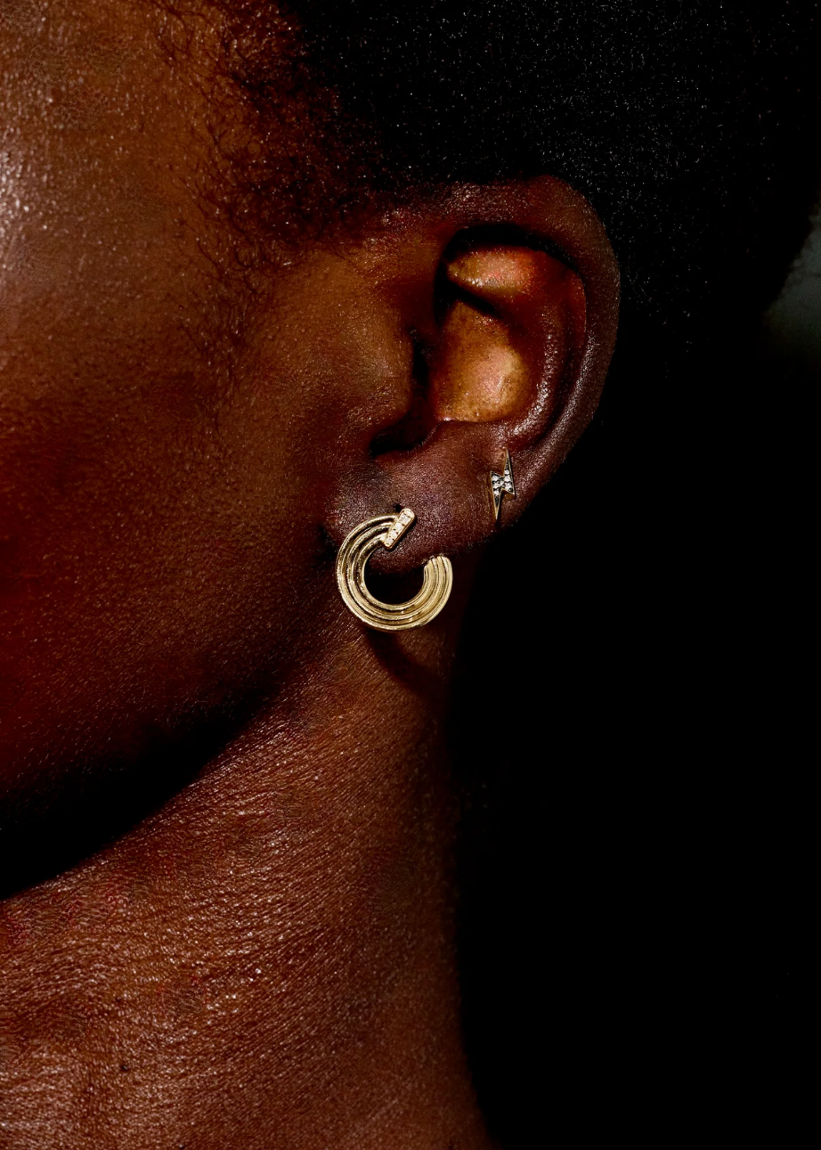 Person wearing Sorellina Fine Jewelry 18k yellow gold diamond Mini Record Crescent Earring