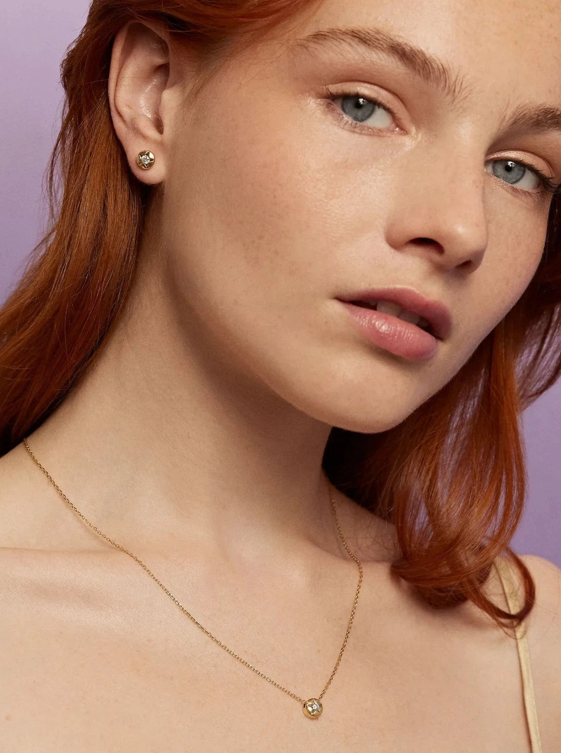 Person wearing Sorellina fine jewelry 18k yellow gold L'imperatrice Diamond Star Necklace and Earrings