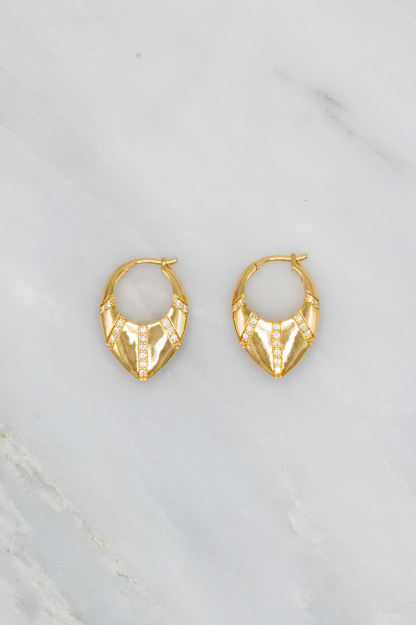 Sorellina fine jewelry 18k yellow gold diamond Stardust Huggies