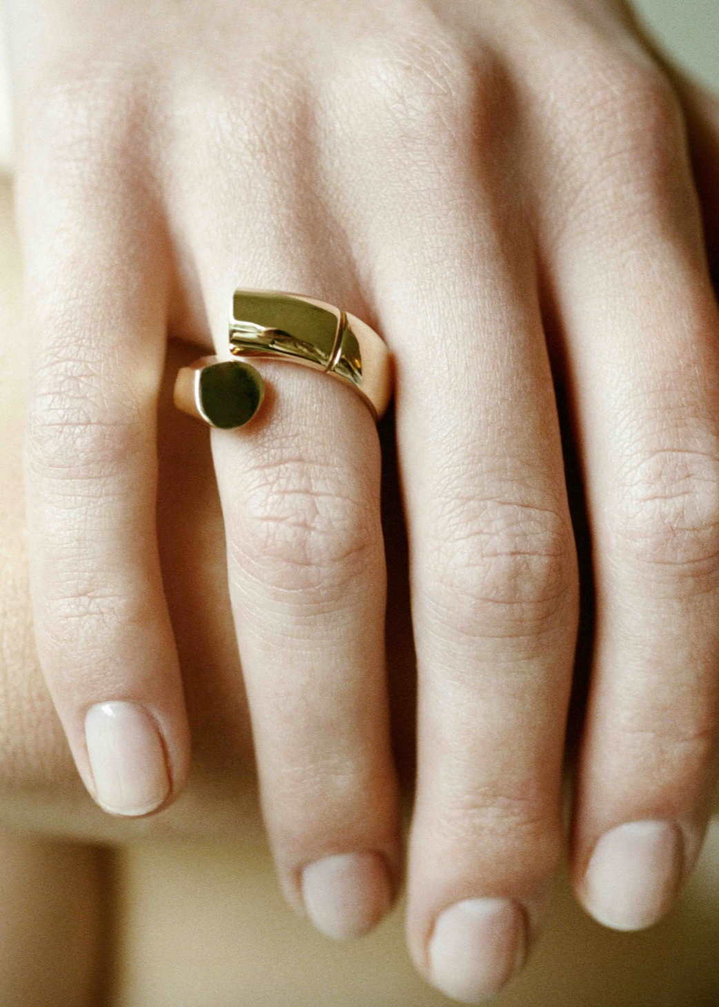 Person wearing Tabayer fine jewelry 18k yellow gold Large Oera Ring
