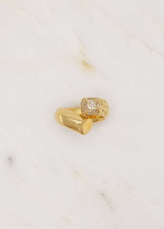 Tabayer fine jewelry 18k yellow gold Oera Ring with Pavé Diamonds