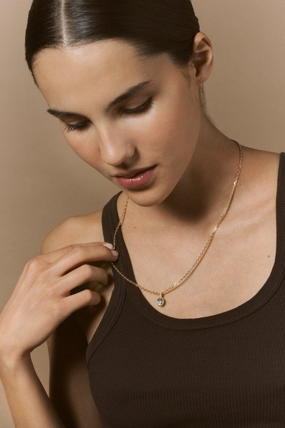 Person wearing Viltier fine jewelry 18k yellow gold Aquamarine Charm