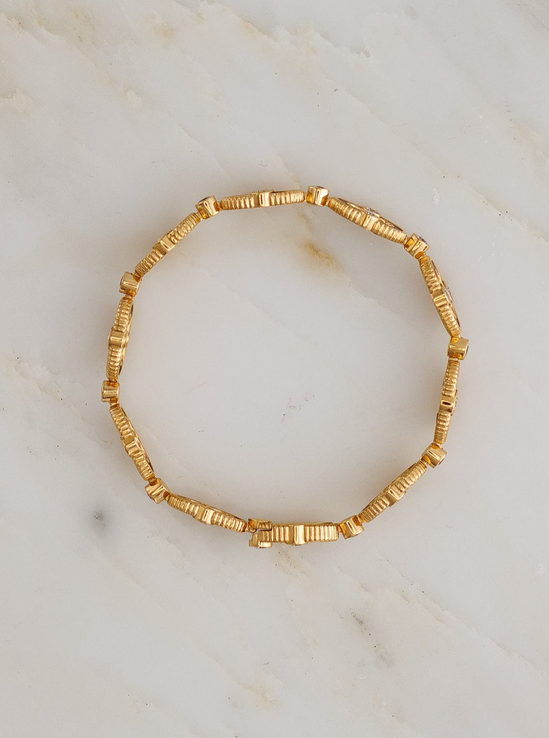 Viltier fine jewelry 18k yellow gold Magnetic Enchainée Bracelet with Onyx and Diamonds