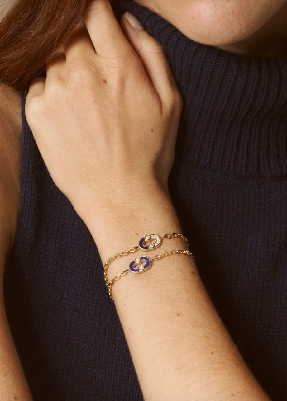 Person wearing Viltier fine jewelry 18k yellow gold Magnetic Semi Bracelet with Lapis & Diamonds