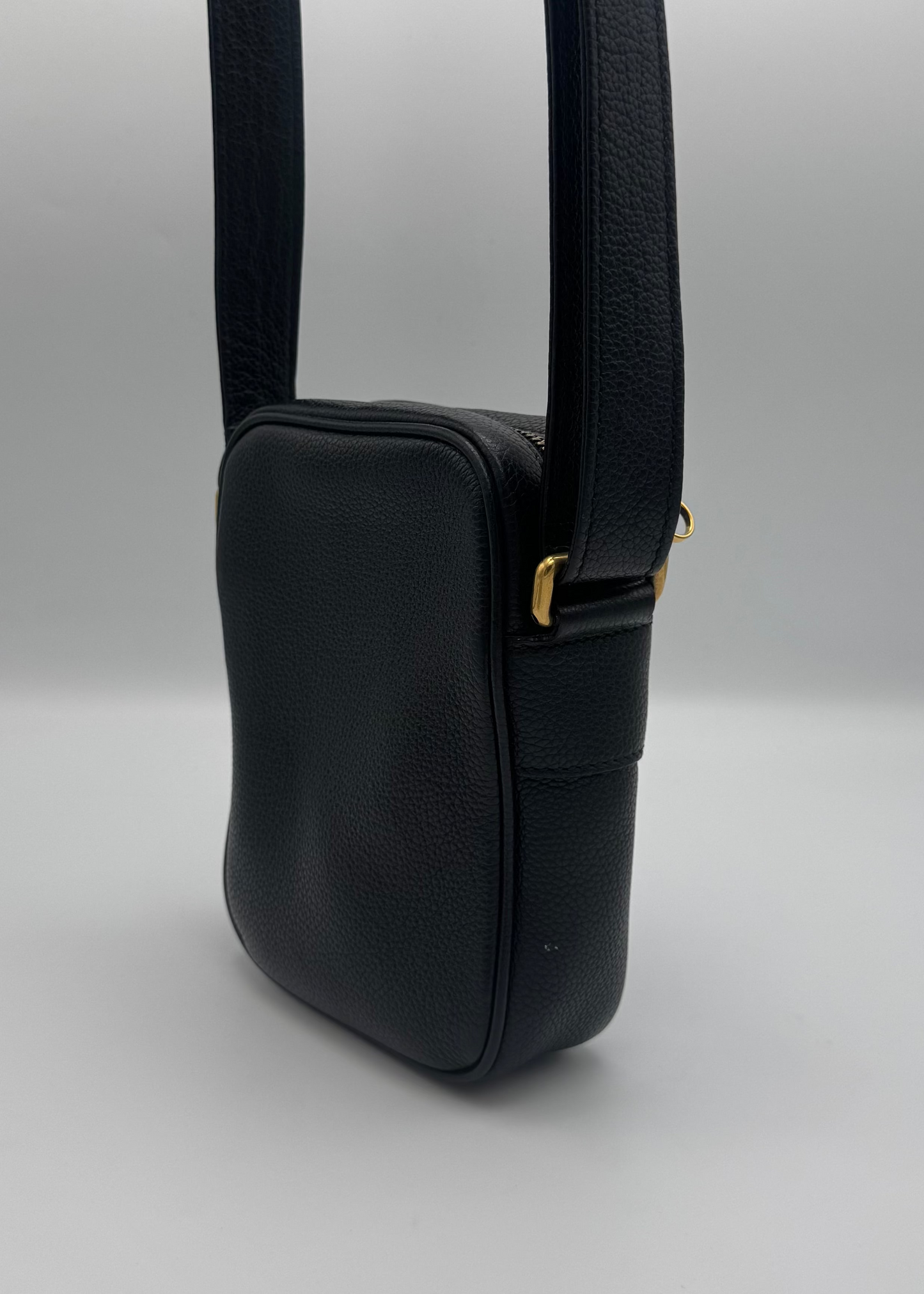 Vintage Gucci Grained Calfskin Logo Crossbody