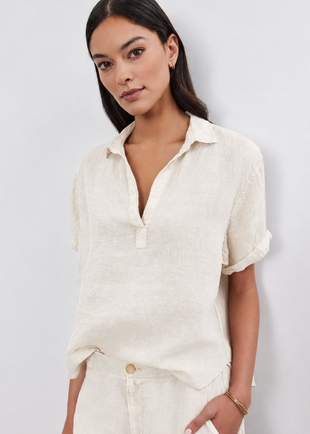 PERSON WEARING WOMENS VELVET GRAHAM SPENCER Elerie Linen Top in Chalk