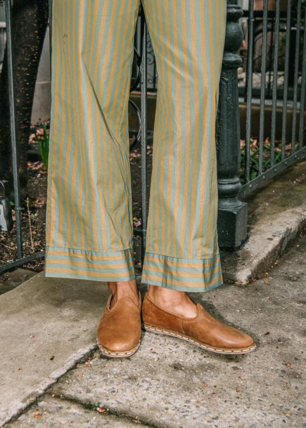 Person wearing Womens Fort Worth Brown Sabah Leather Shoes