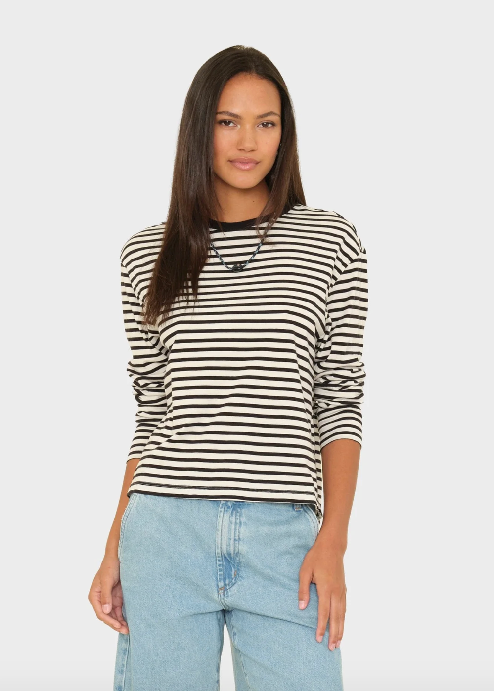 PERSON WEARING XIRENA Terrance Tee in Inkline Stripe