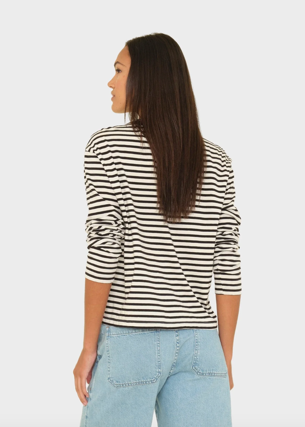 PERSON WEARING XIRENA Terrance Tee in Inkline Stripe