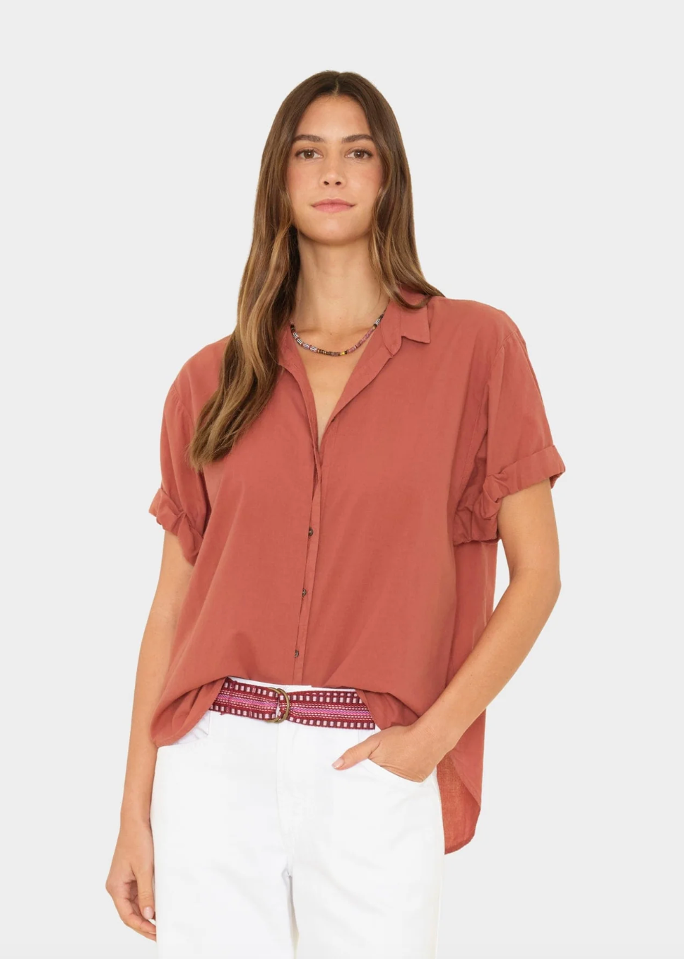 PERson wearing XIRENA WOMENS COTTON Channing Shirt in Cinnabar