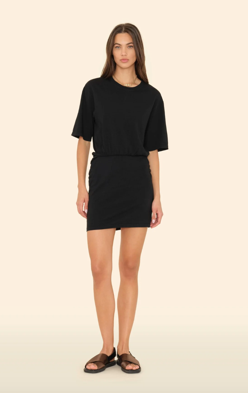 Person wearing Xirena Lexa Dress in Jet Black