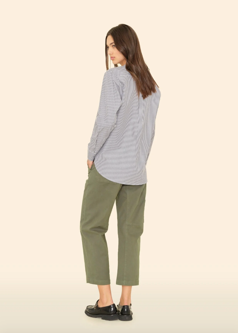 Person wearing Xirena Rancho Pant in Army Green