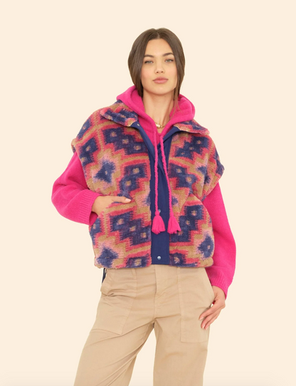 Person wearing Xirena Ravena Fleece Vest Mosaic Tile